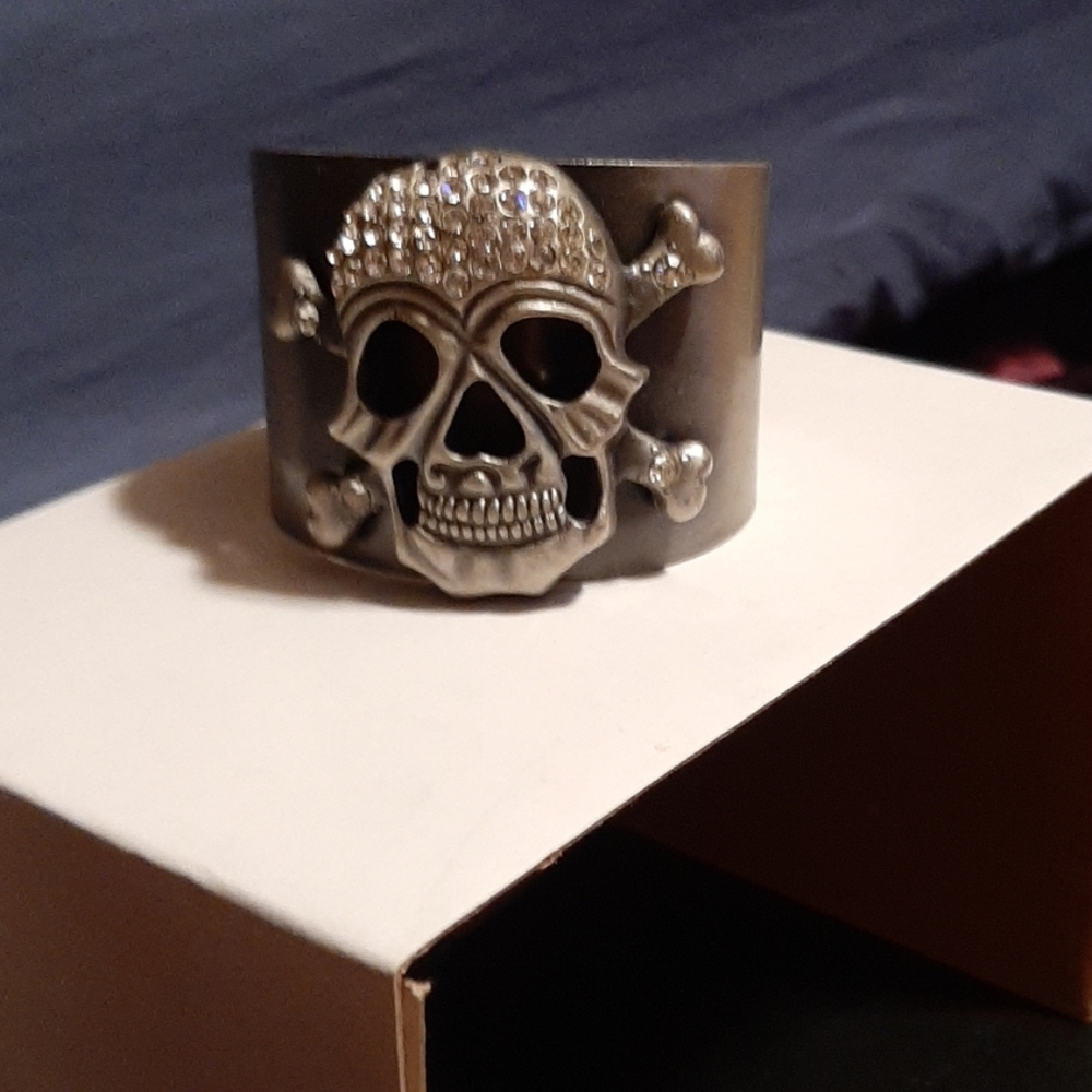 Bracelet scull cuff